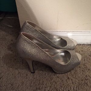 Cute sparkly silver heels